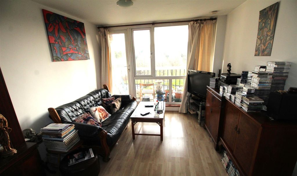 Property photo 3 of 12 Lounge Pic New.Jpg
