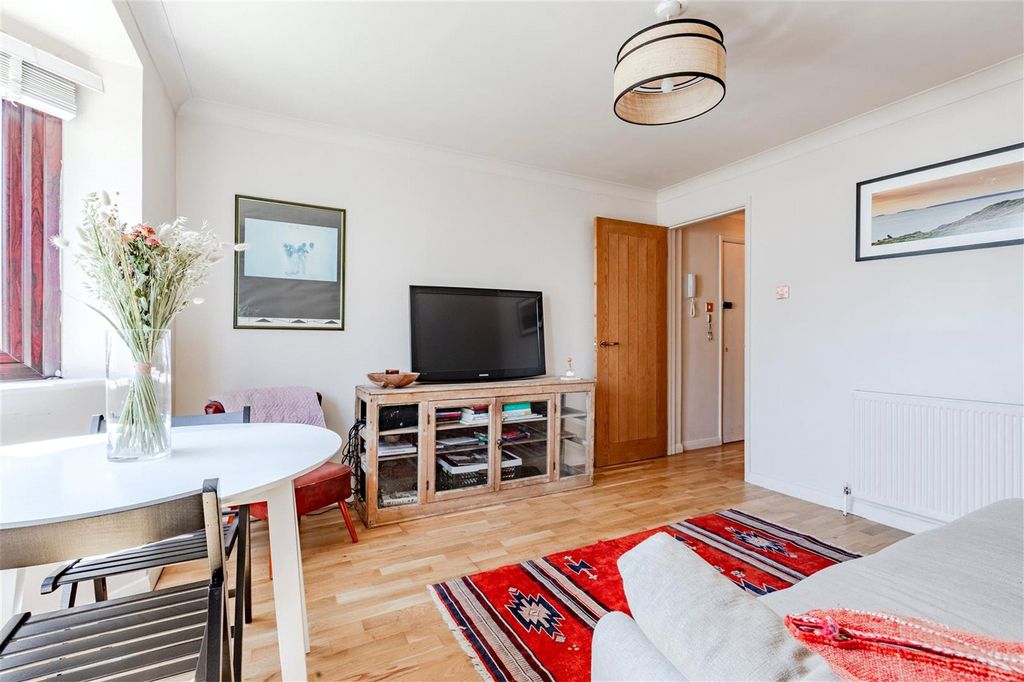 Property photo 3 of 9 Reception