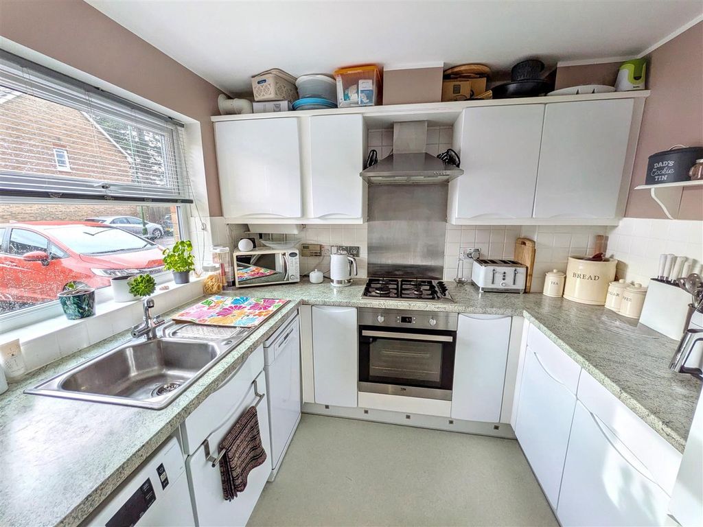 Property photo 2 of 14 Kitchen 4.Jpg