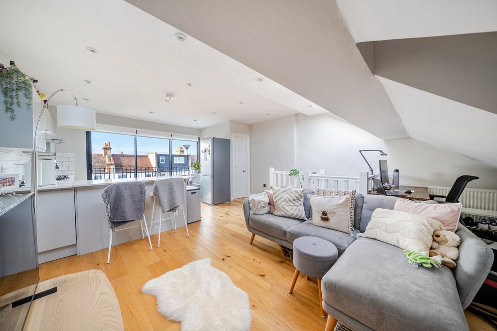 Property photo 2 of 8 Picture No. 10