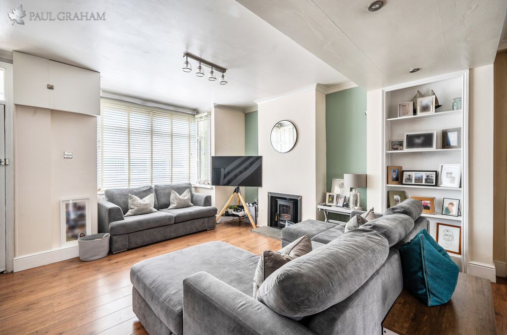 Property photo 2 of 17 F88398Dd-d465-4262-B943-A9Caa0Fc8A04
