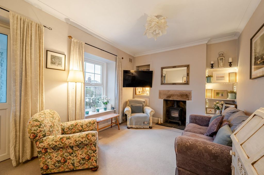 Property photo 2 of 23