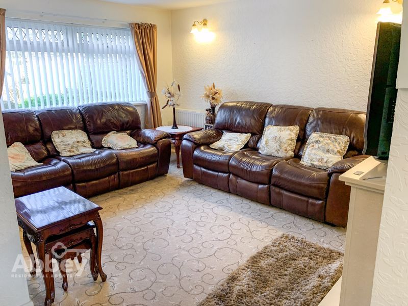 Property photo 3 of 17 Lounge 1