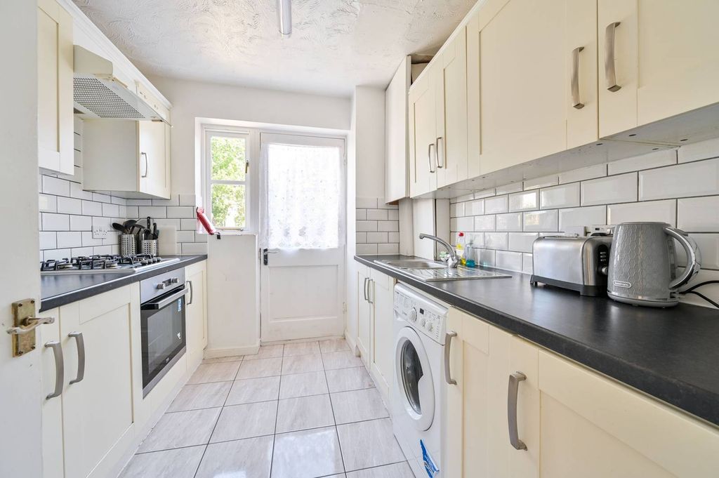Property photo 3 of 11