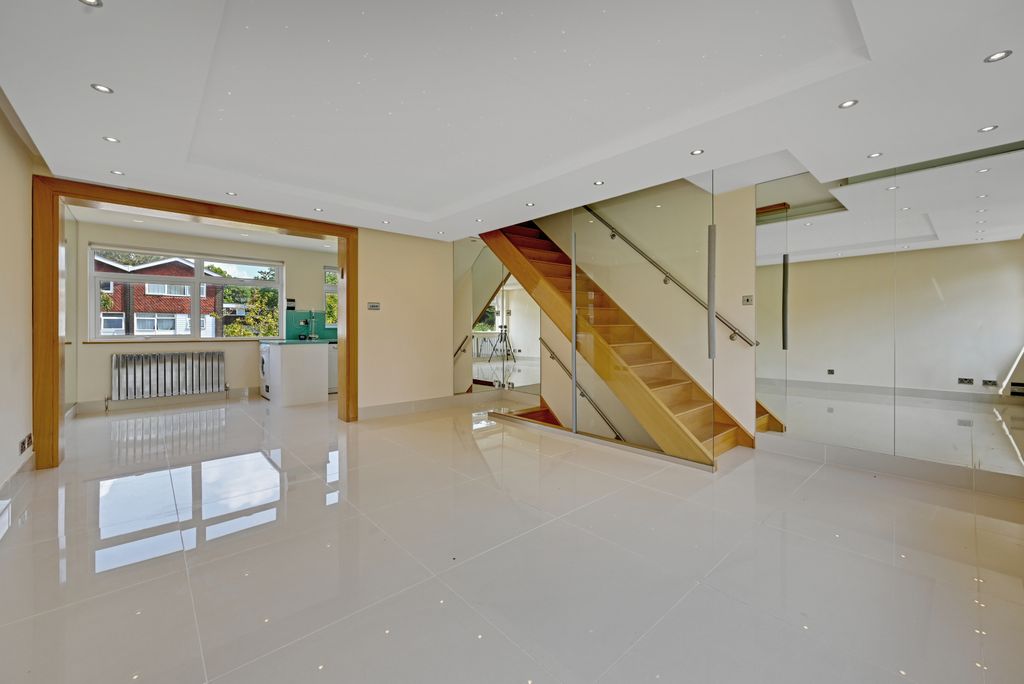 Property photo 2 of 15 Gallery