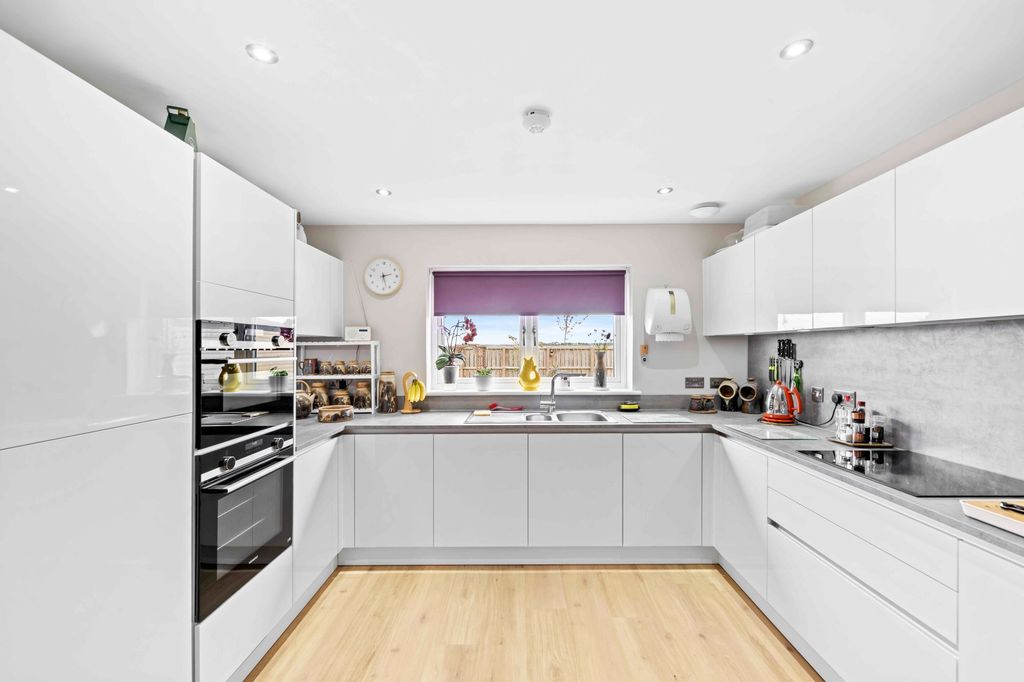 Property photo 3 of 19 Kitchen Area