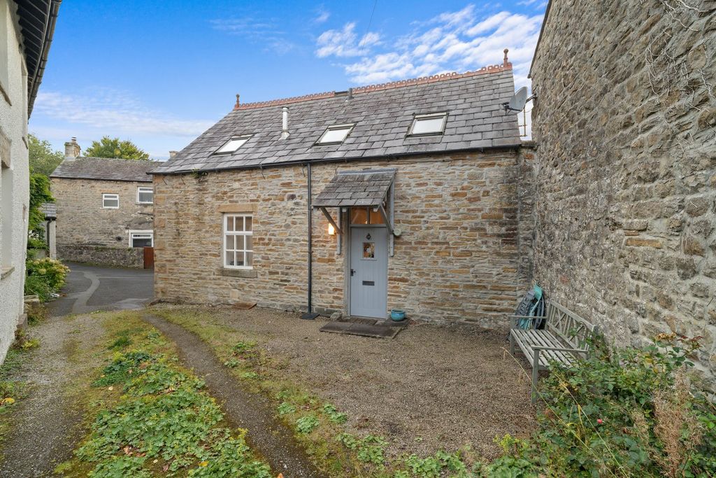Property photo 2 of 22