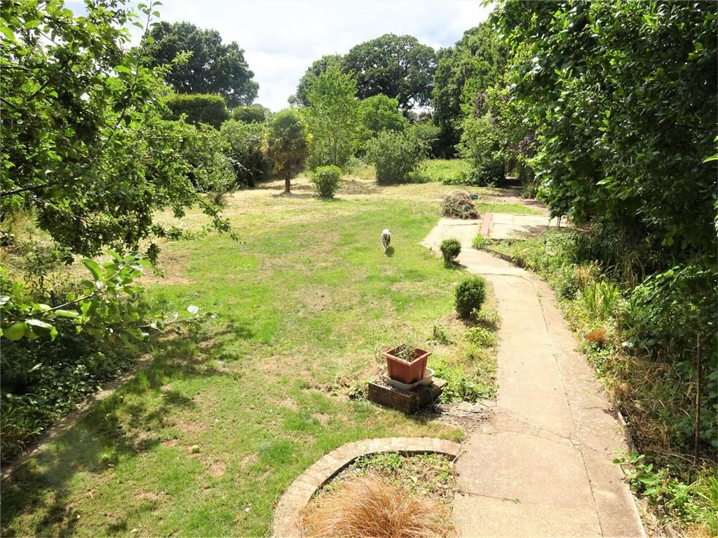 Property photo 2 of 19 Gardens