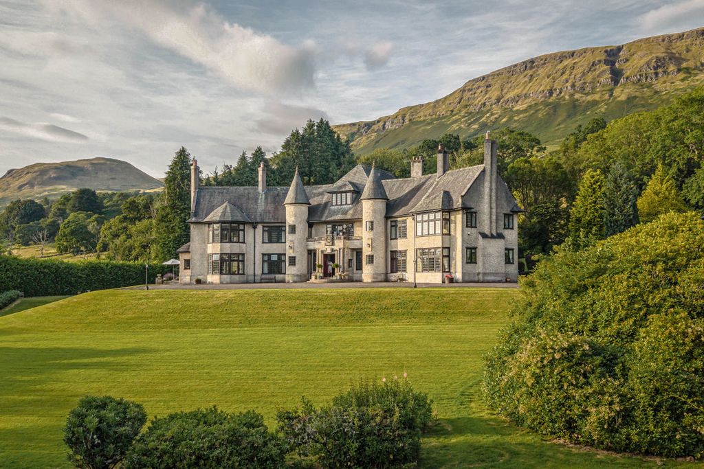 Property photo 1 of 55 General Leverntowers