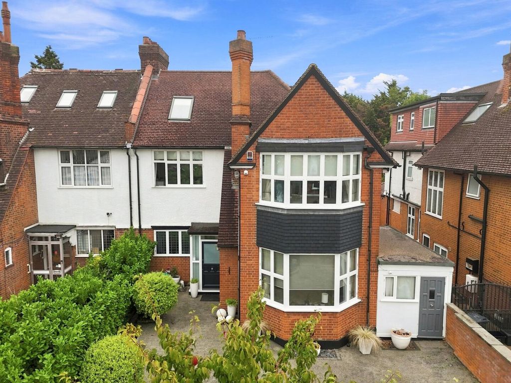 Property photo 1 of 32