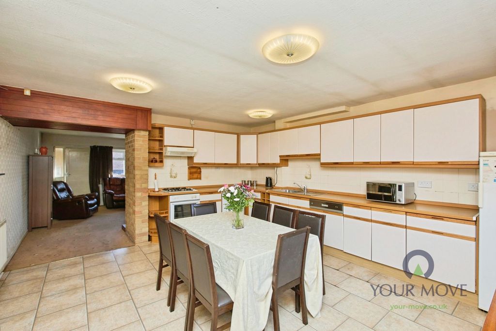 Property photo 2 of 25 Kitchen Diner