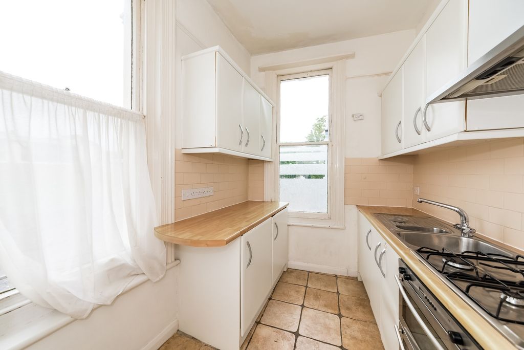 Property photo 2 of 6 Kitchen