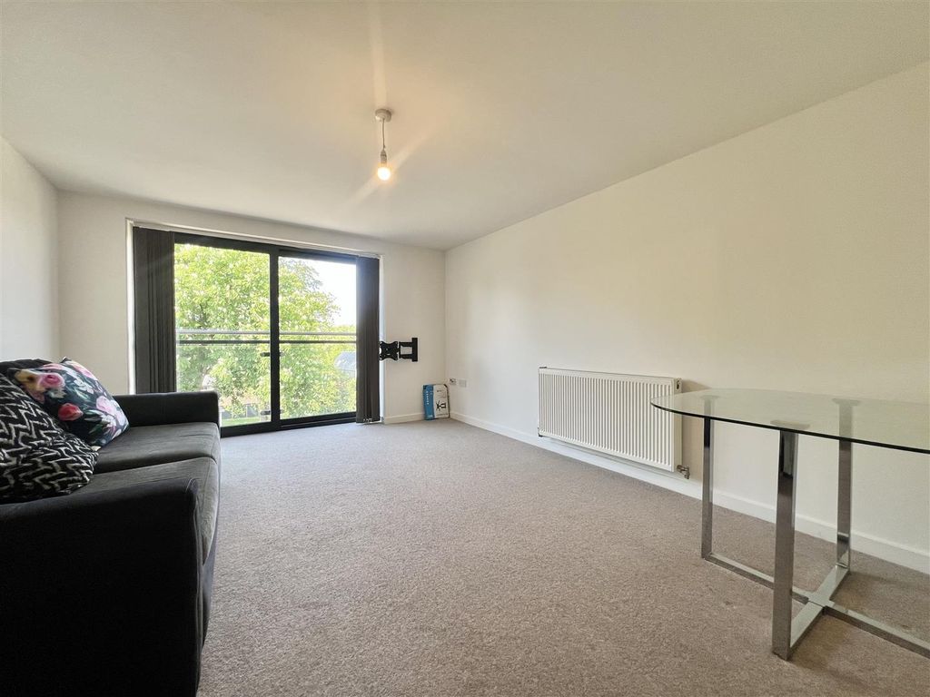 Property photo 3 of 10 Living Area