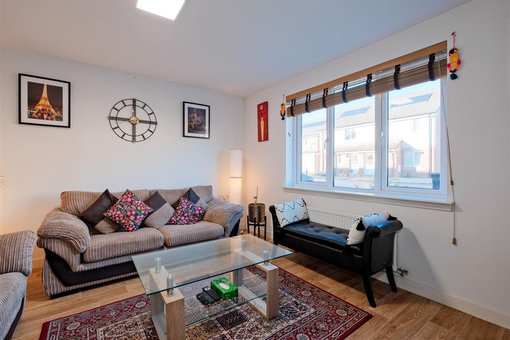 Property photo 2 of 23 Lounge