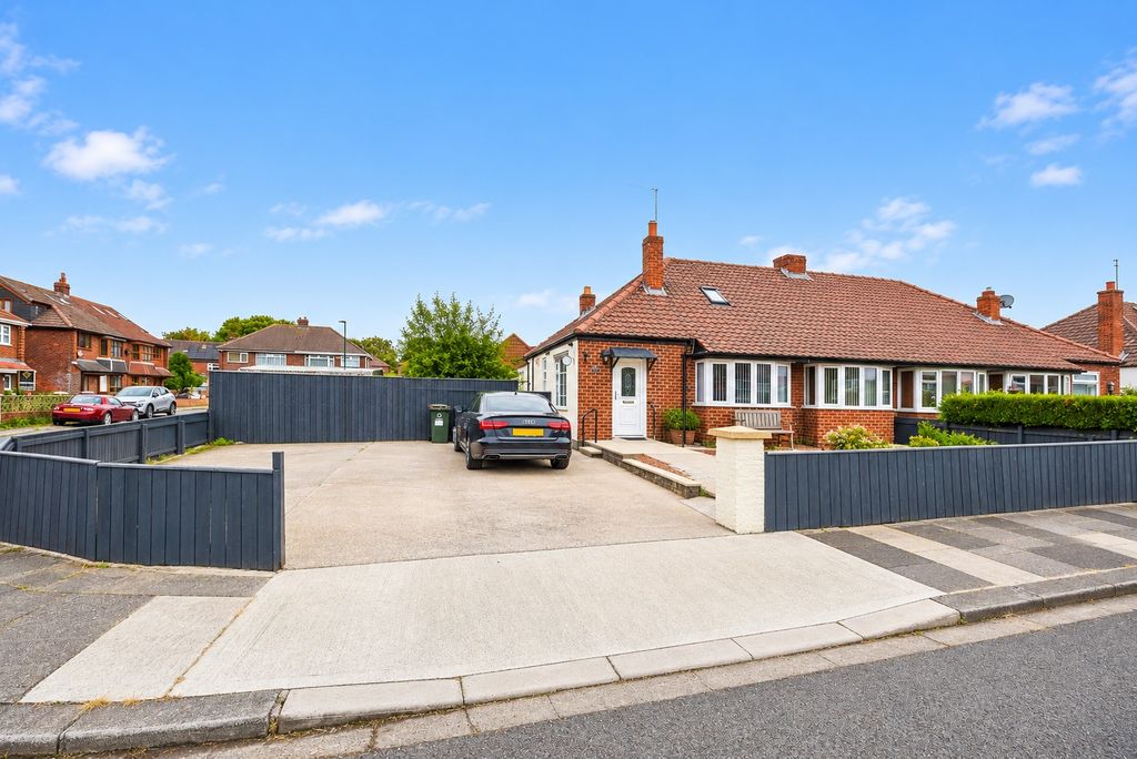 Property photo 2 of 13 Sunny Suburban Bungalow And Audi Driveway