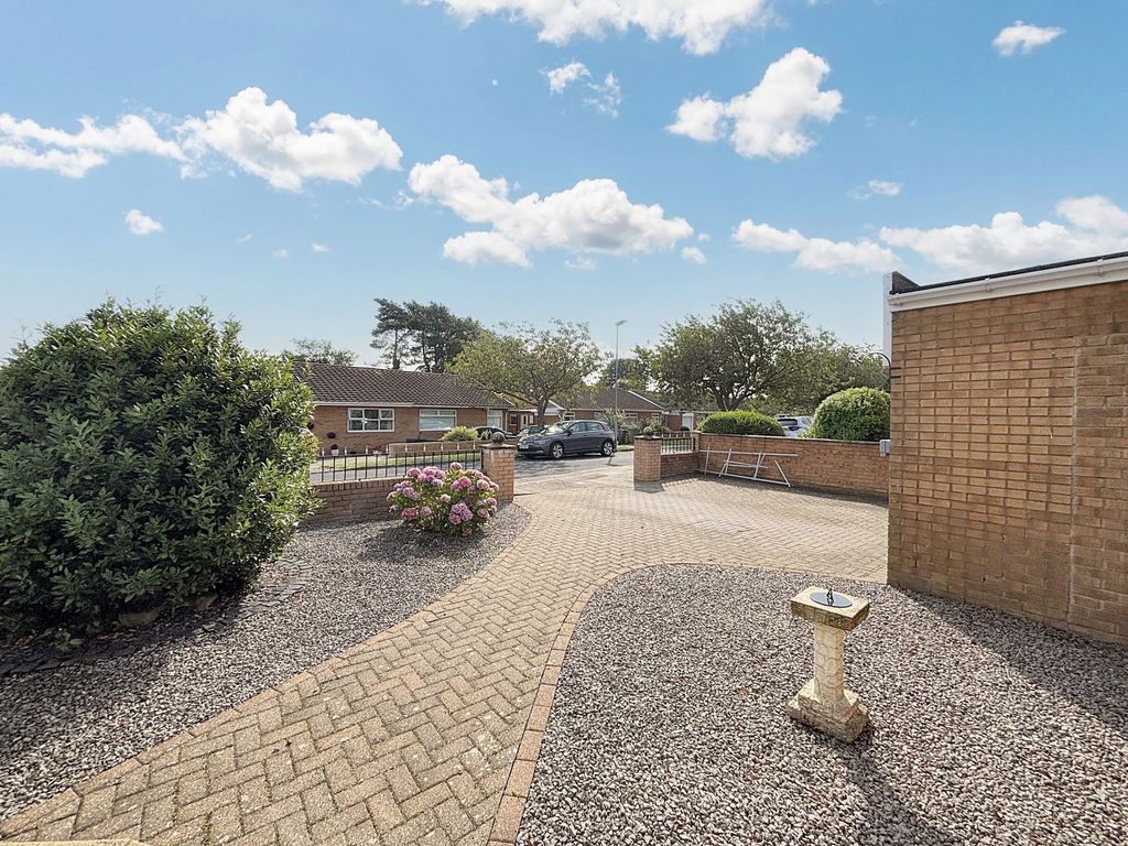 Property photo 2 of 31