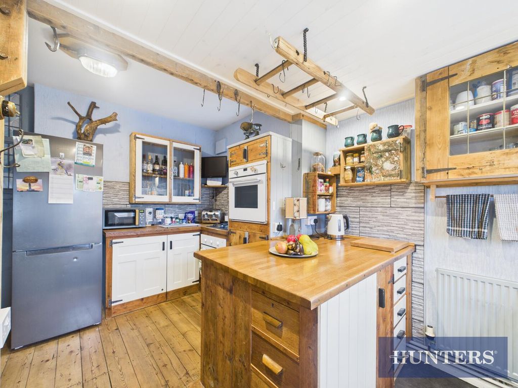 Property photo 3 of 14 Kitchen