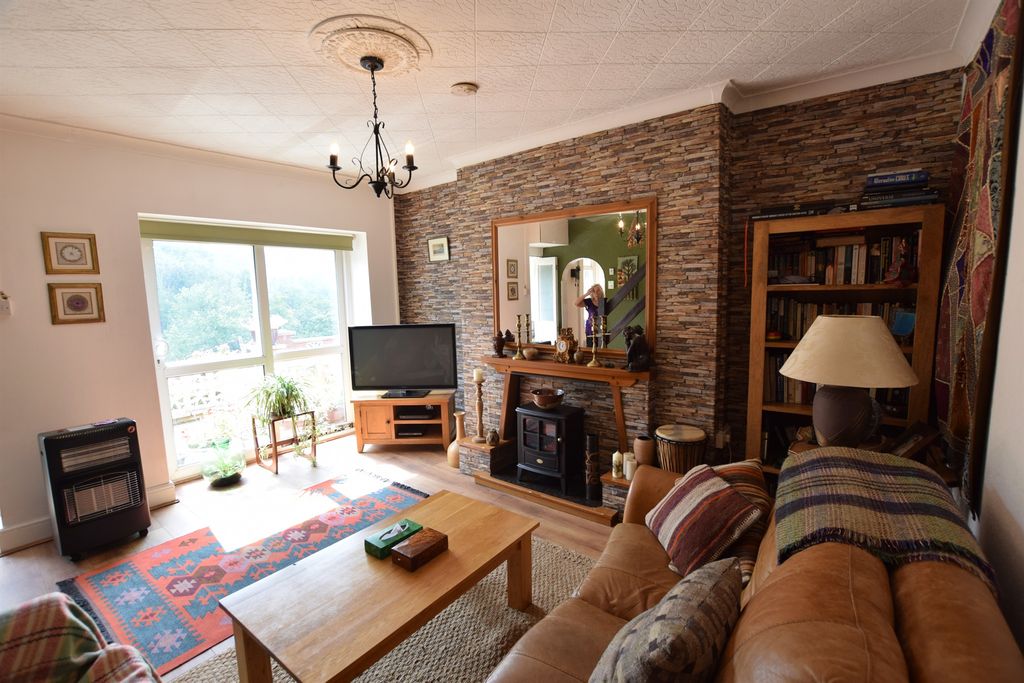 Property photo 3 of 16