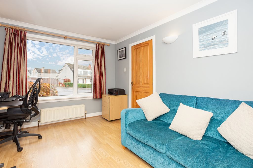 Property photo 3 of 46 Sitting Room