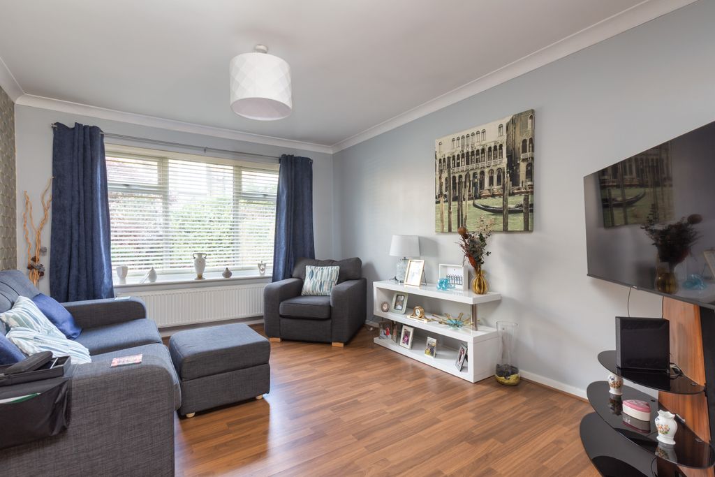 Property photo 2 of 18 Lounge