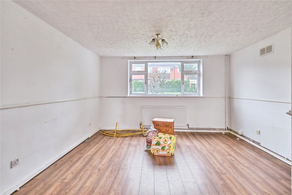 Property photo 2 of 25 Picture No. 14