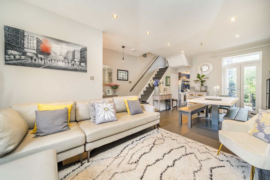 Property photo 2 of 8