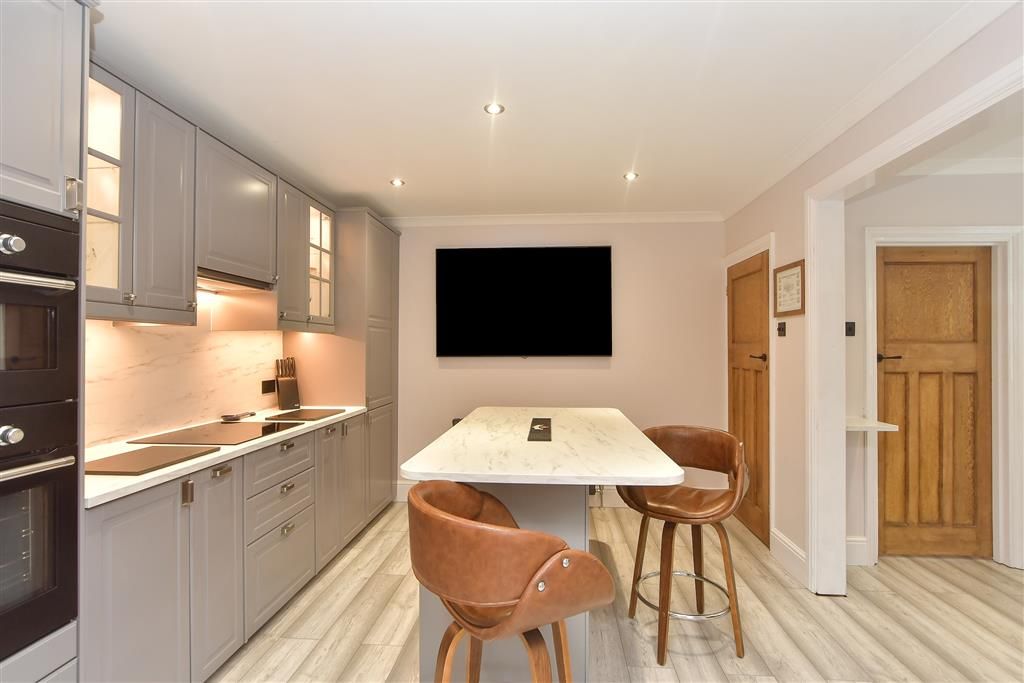 Property photo 3 of 16 Dining Area
