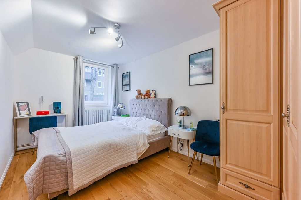 Property photo 3 of 11