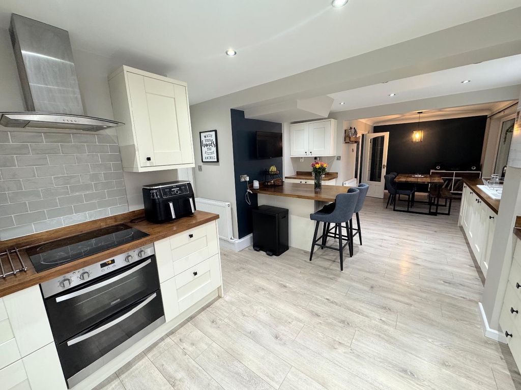 Property photo 3 of 15 Dining Kitchen
