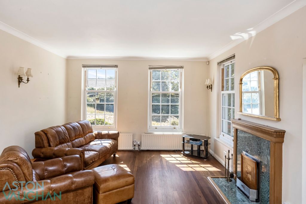 Property photo 3 of 31 5292424