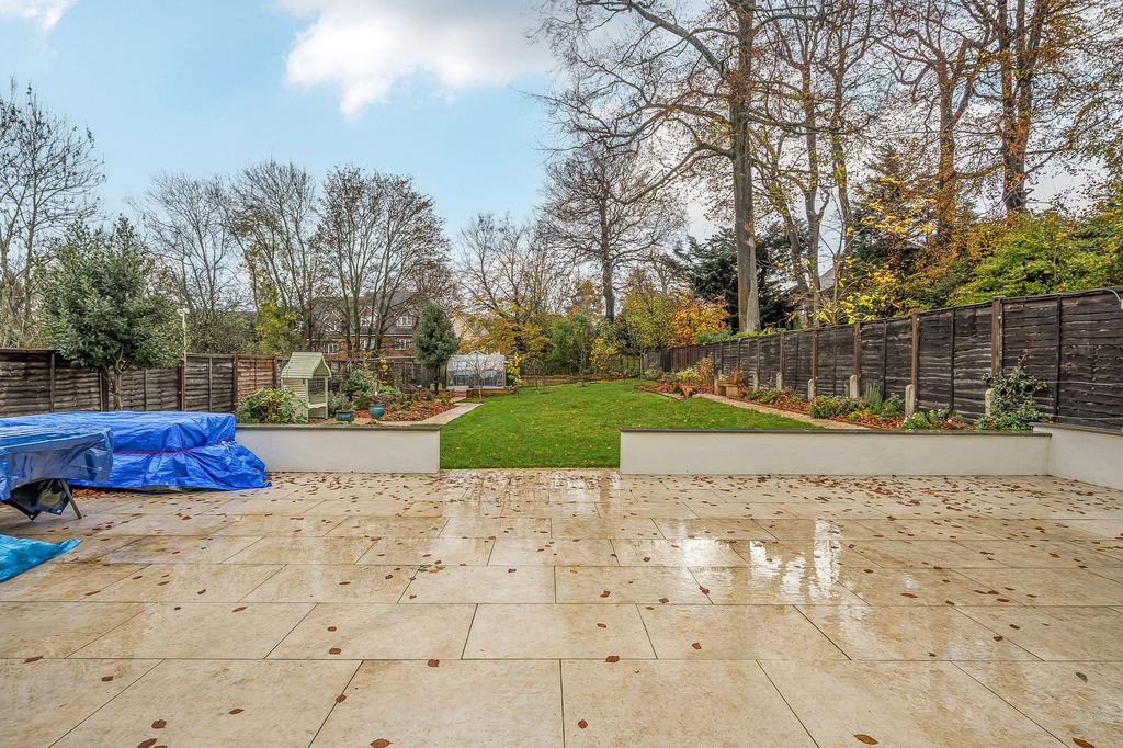 Property photo 2 of 35