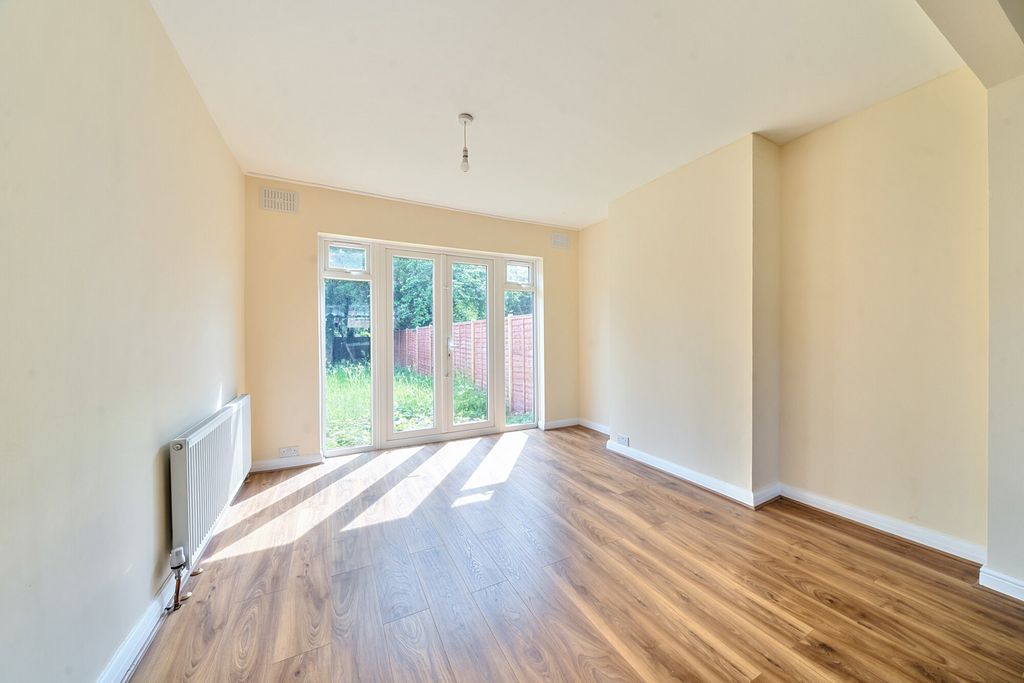 Property photo 3 of 20 1300167-18-682Dfe...