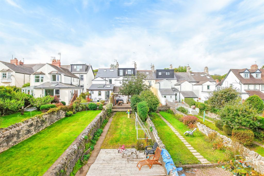 Property photo 2 of 30