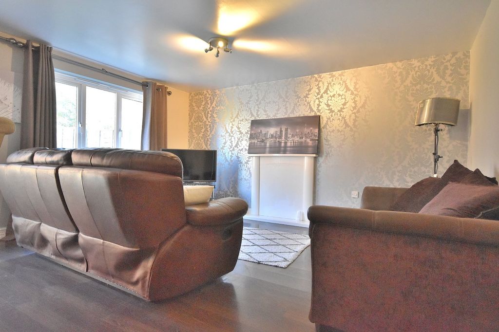 Property photo 3 of 11