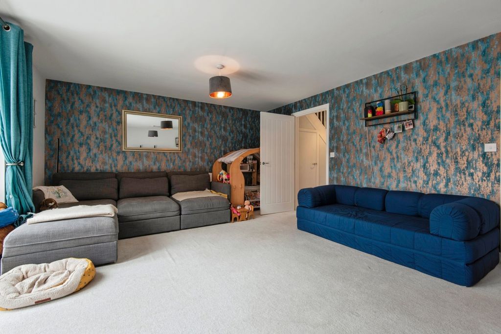 Property photo 3 of 17 Pbox-Img.Jpg