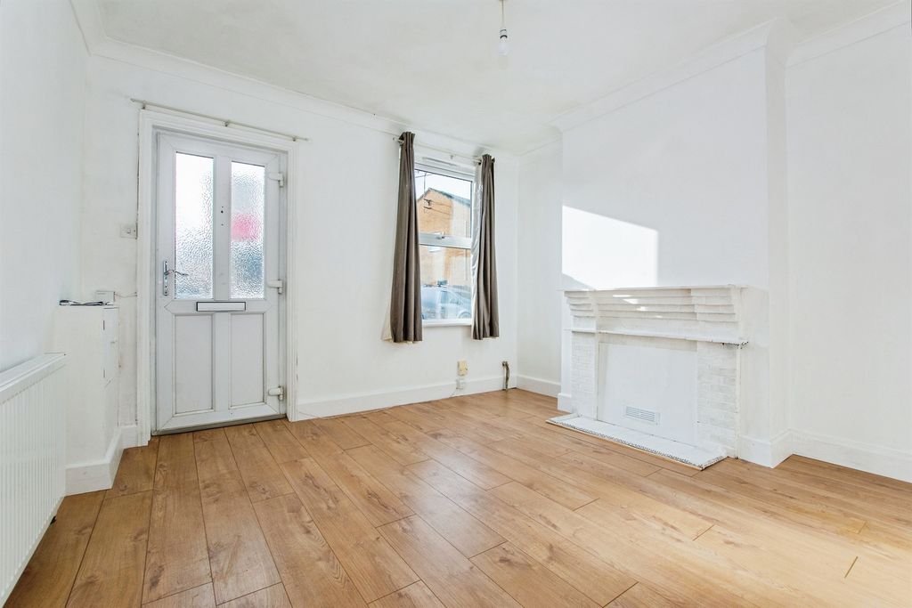 Property photo 3 of 16