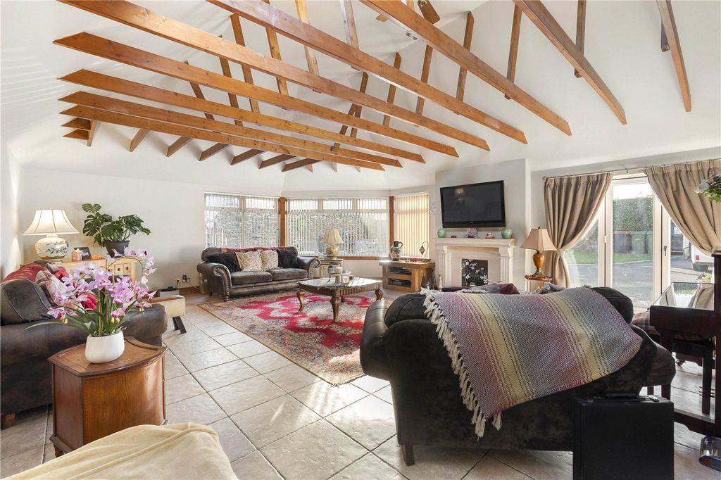 Property photo 2 of 36 Rosehall House 3