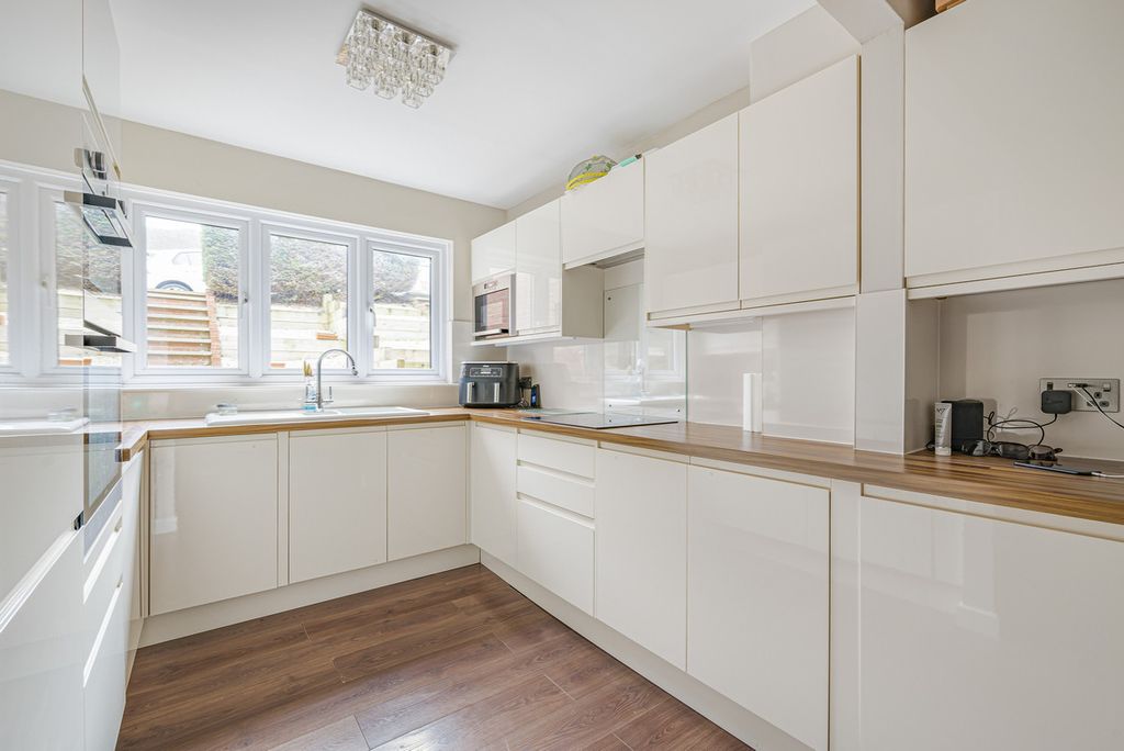 Property photo 3 of 23