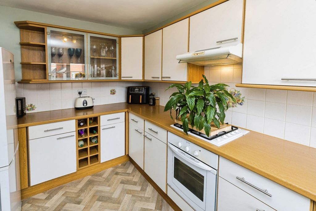 Property photo 2 of 15 Kitchen