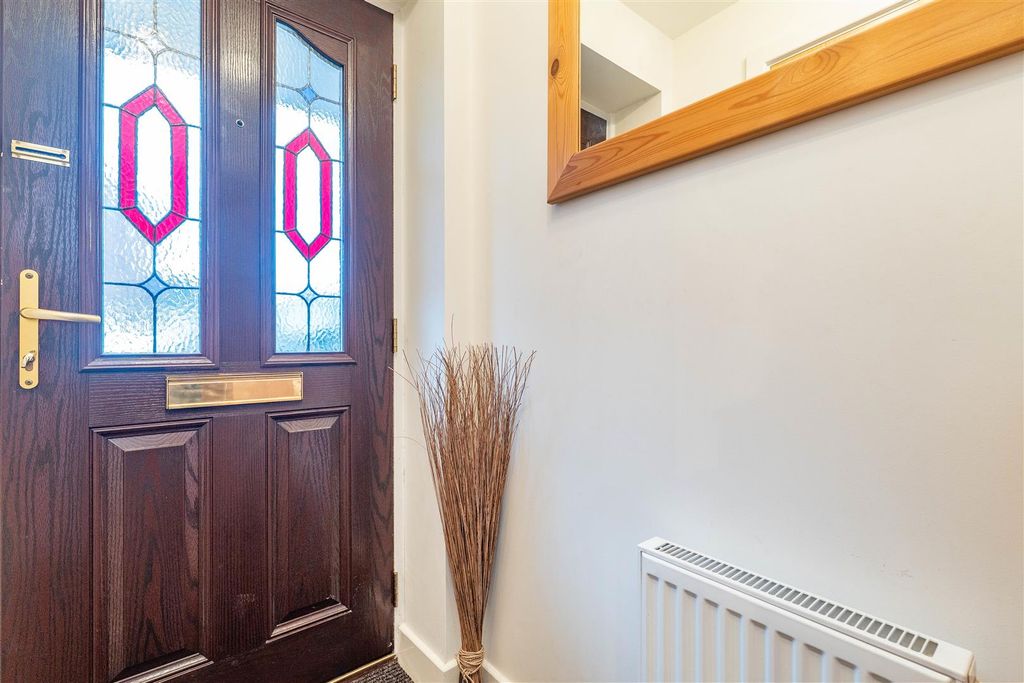 Property photo 3 of 24 Entrance Hall