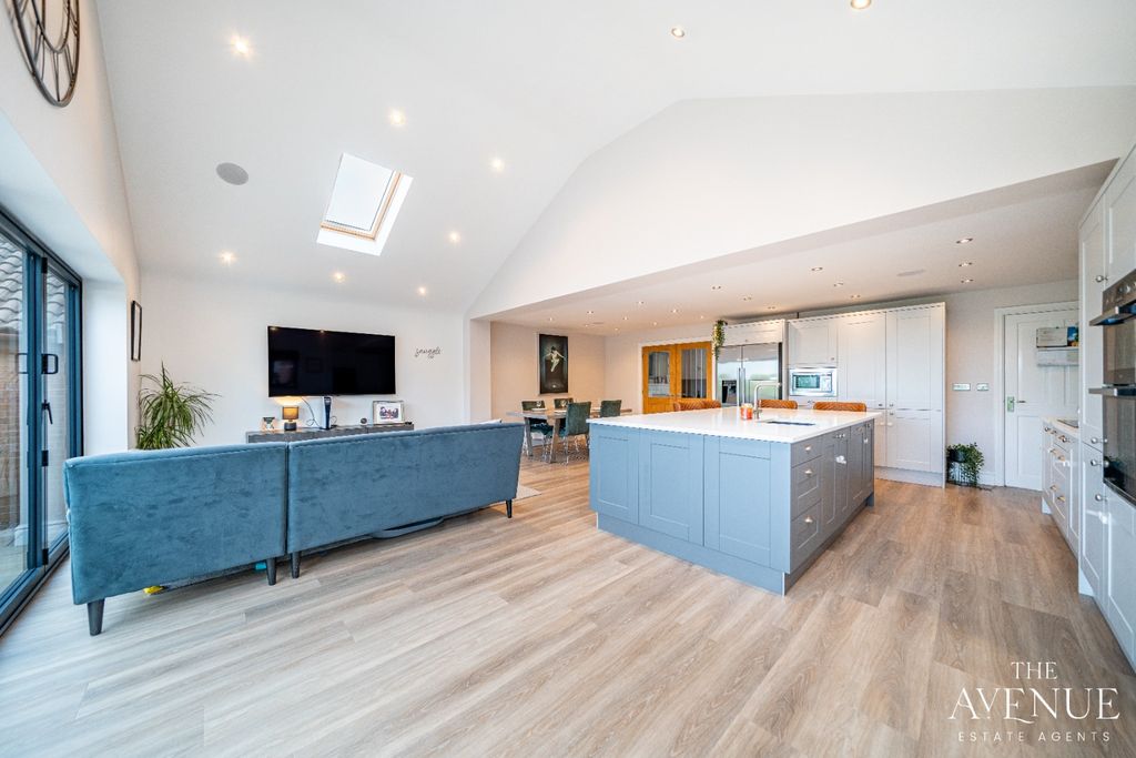 Property photo 2 of 55 4087465