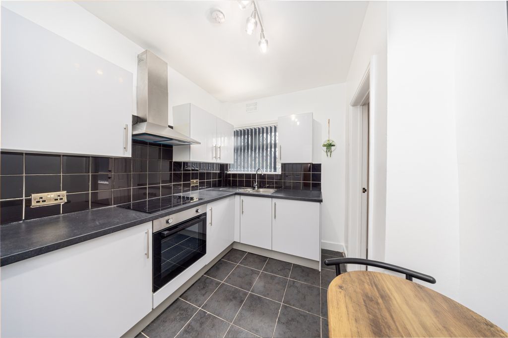 Property photo 3 of 20 Kitchen