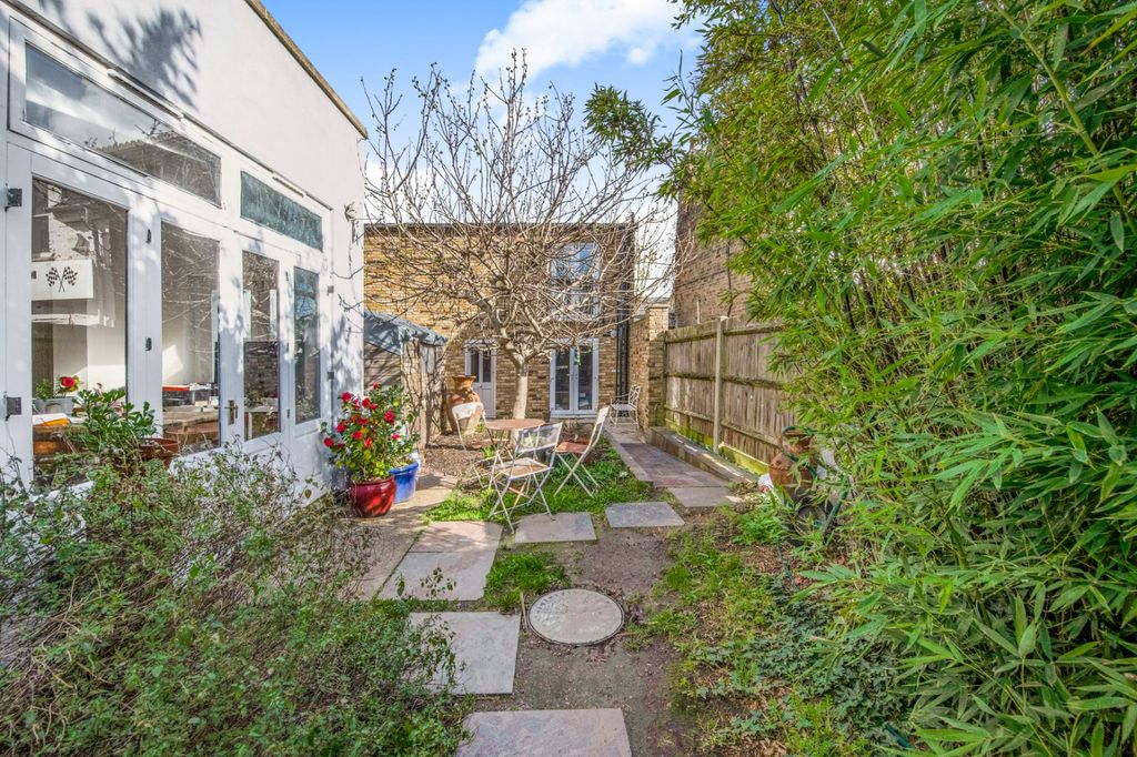 Property photo 1 of 28