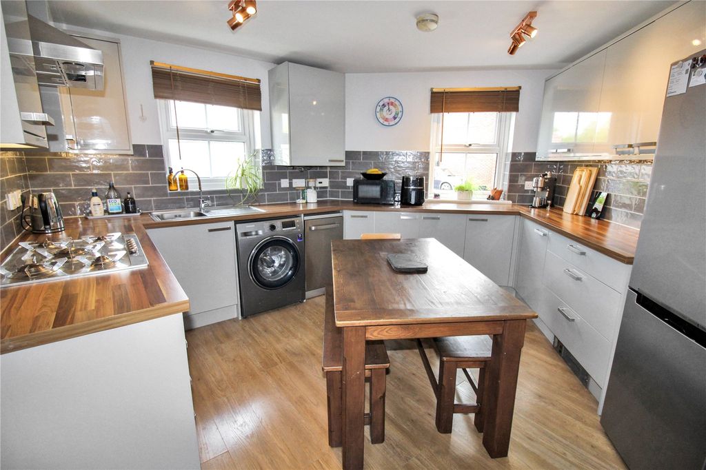 Property photo 3 of 13 Picture No. 12