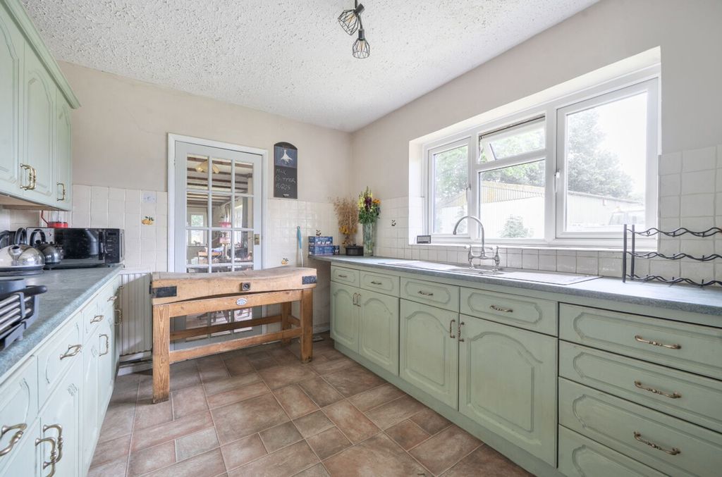 Property photo 2 of 23