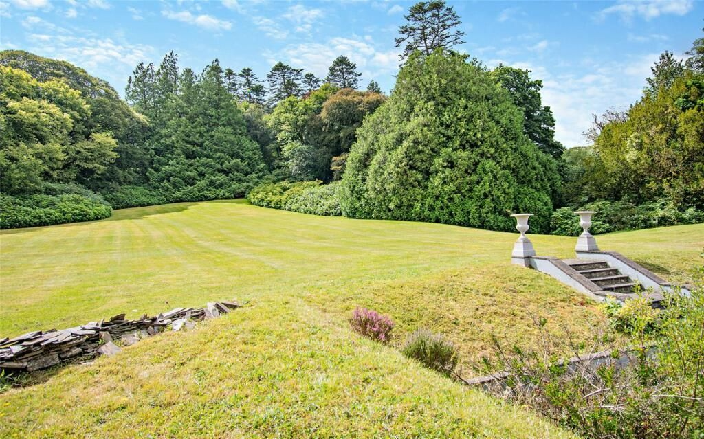 Property photo 3 of 21 Superb Communal Gardens