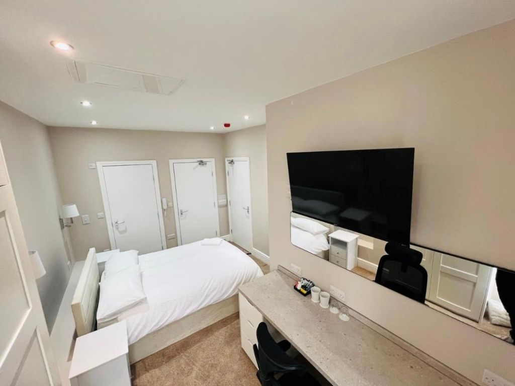 Property photo 1 of 5