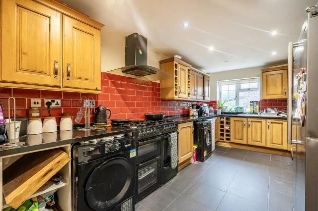 Property photo 3 of 14 Kitchen