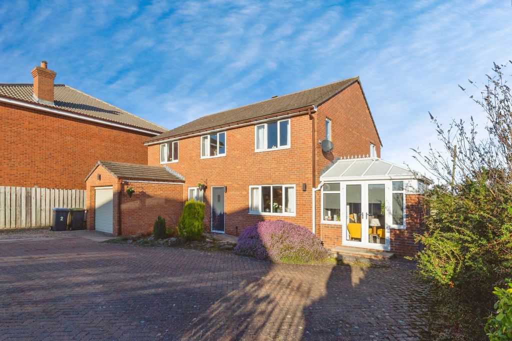 Property photo 2 of 19 Driveway