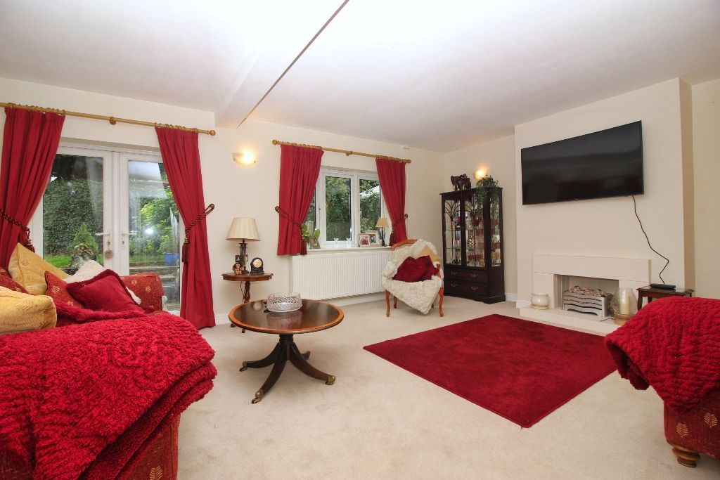 Property photo 2 of 21 Lounge